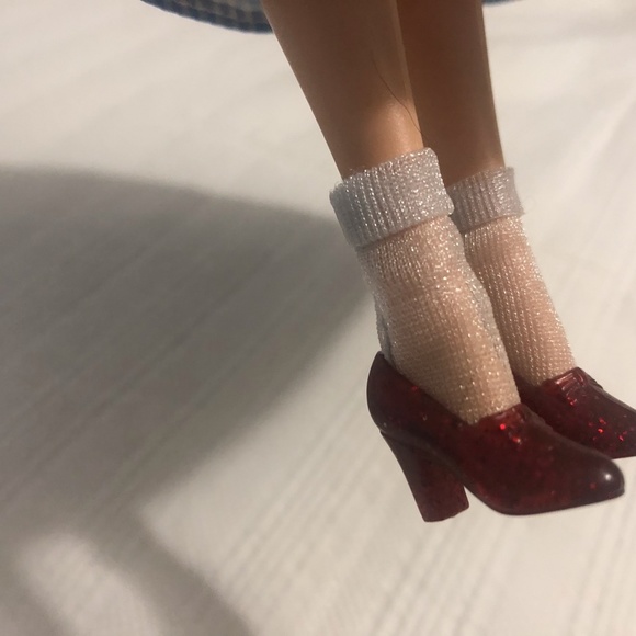 Barbie - The Wizard of Oz Dorthy  & Toto - Picture 5 of 6